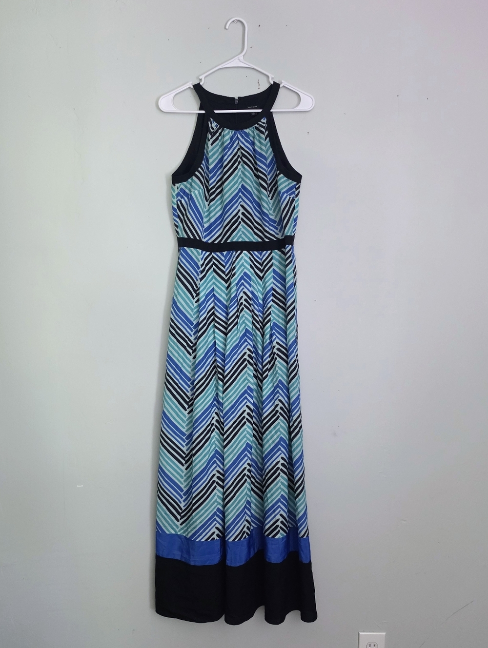 Ann Taylor Sleeveless Chevron Maxi Dress - Picture 2 of 8